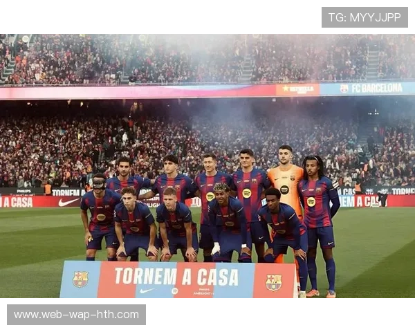 诺坎普球场球迷高歌助威,巴萨下半场掀起反击浪潮 诺坎普球场球迷高歌助威,巴萨下半场掀起反击浪潮